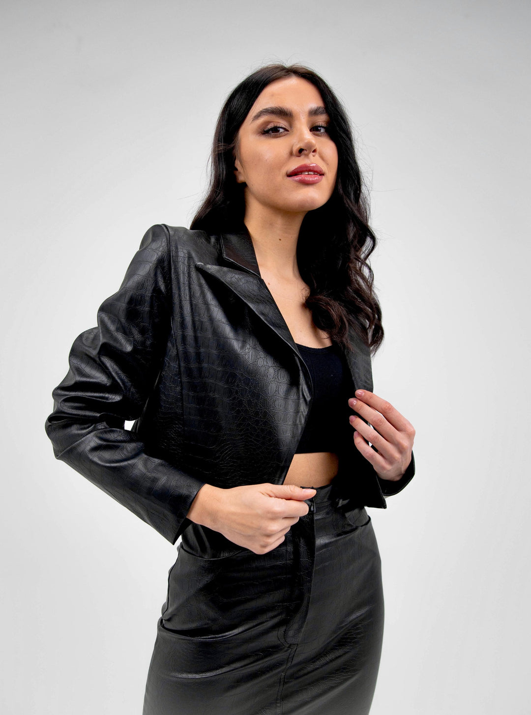 CROPPED FAUX LEATHER NATURAL BLAZER